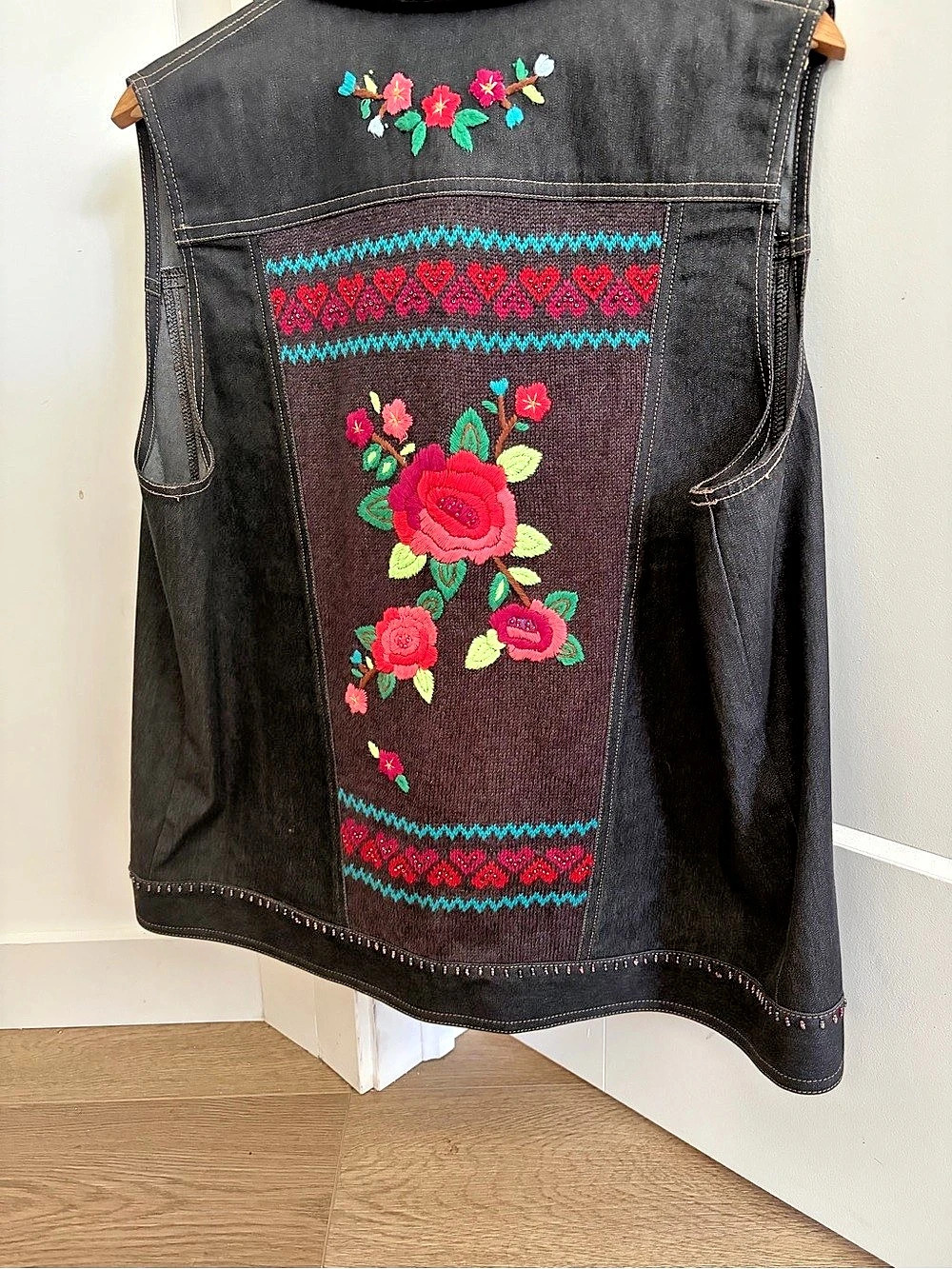 Alfred Dunner Embroidered Denim Vest in Dark Indigo/Black Size 12 Like New
